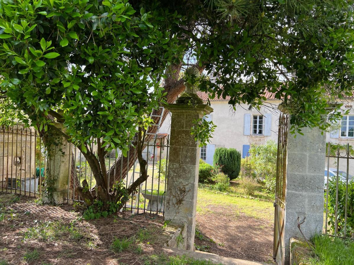 Le Loriot Bed & Breakfast Champagne-et-Fontaine ภายนอก รูปภาพ